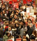 BLACK-FRIDAY-shoppers