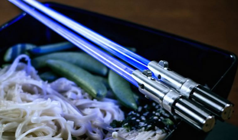 star-wars-lightsaber-chopsticks