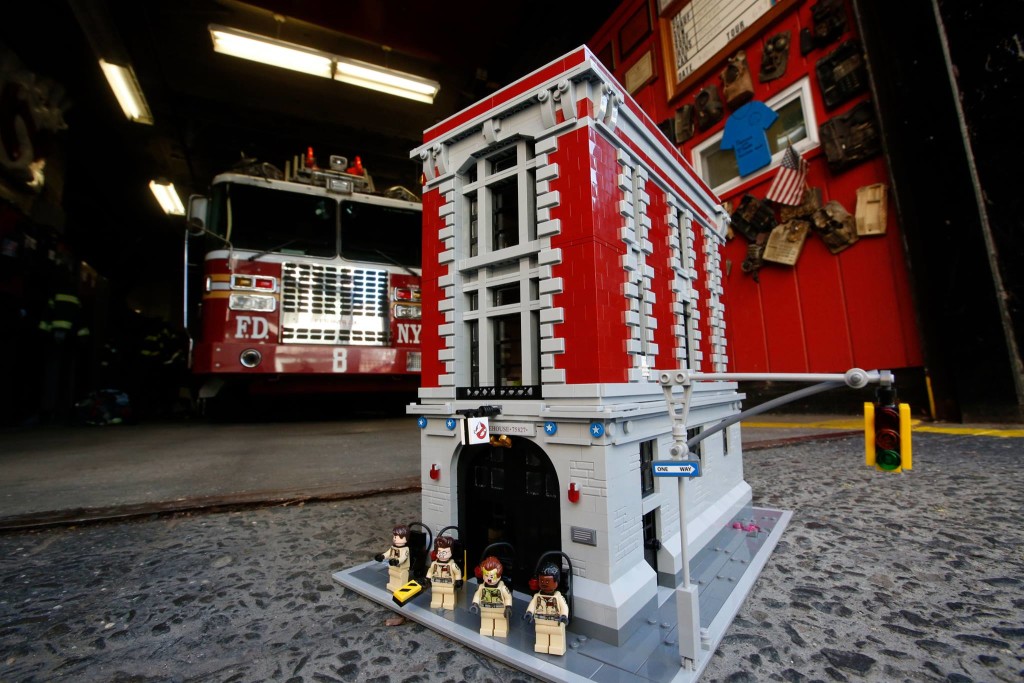 LEGO-Ghostbusters-Firehouse-1