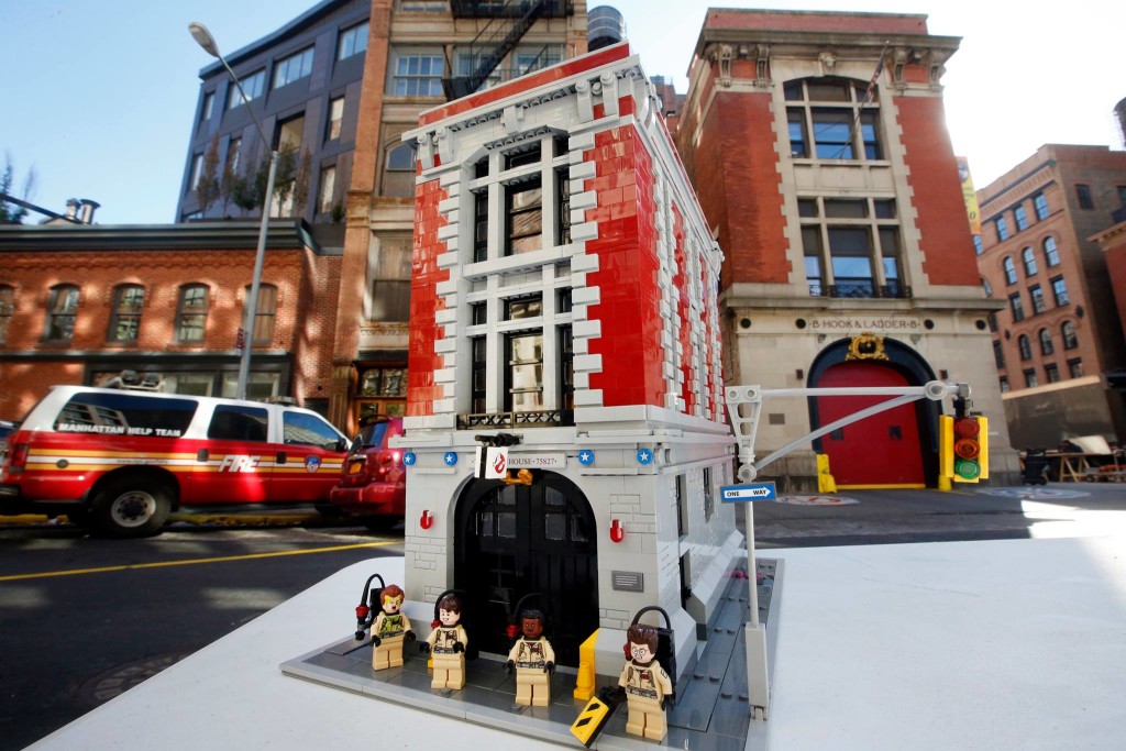 LEGO-Ghostbusters-Firehouse-2