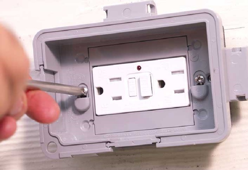 Saving Money With DIY: How to Replace an Outdoor Outlet Cover - The  Checkout presented by Ben's Bargains
